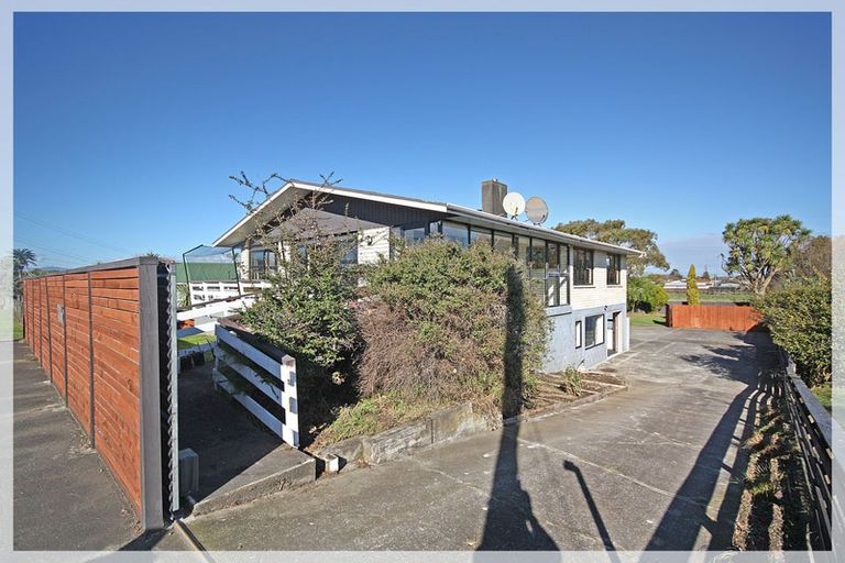 Photo of property in 30a Avenue Road, Foxton, 4814