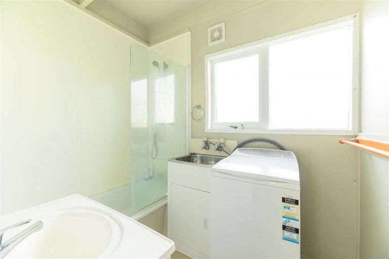 Photo of property in 3/5 Keeling Road, Henderson, Auckland, 0612