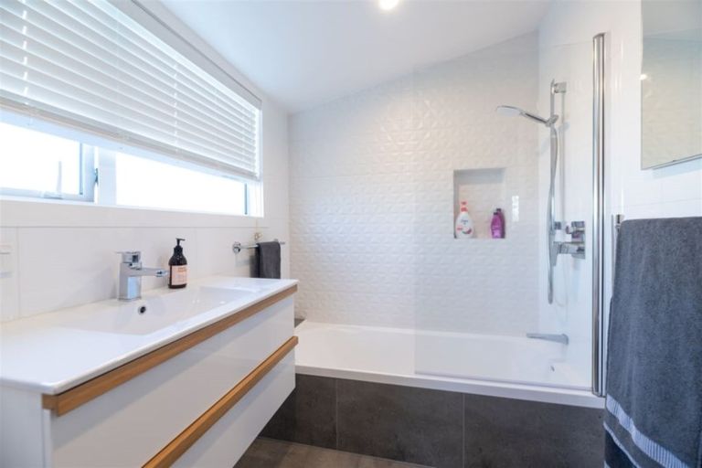 Photo of property in 1a Barberry Lane, Te Atatu Peninsula, Auckland, 0610