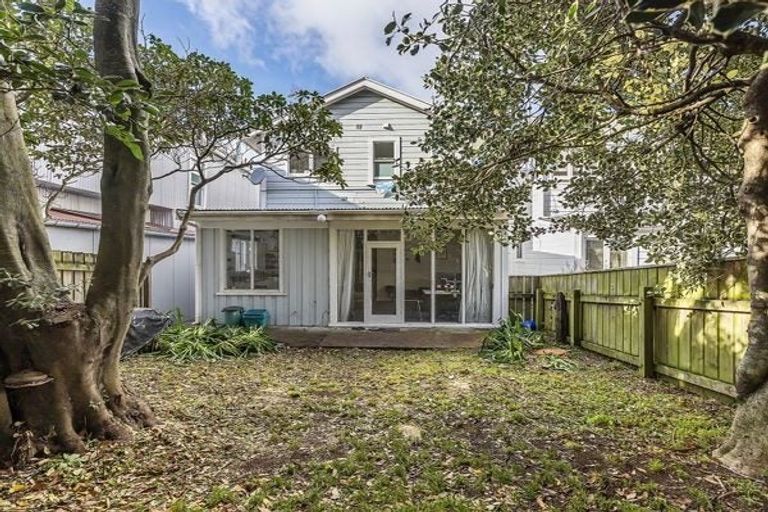 Photo of property in 102 Tinakori Road, Thorndon, Wellington, 6011