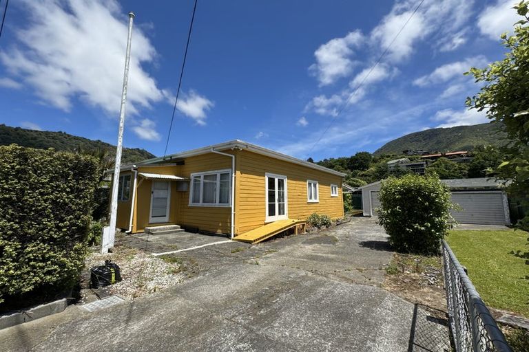 Photo of property in 49 Kent Street, Picton, 7220