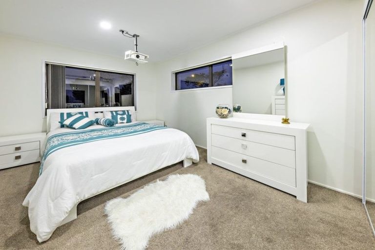 Photo of property in 180 Walter Strevens Drive, Conifer Grove, Takanini, 2112