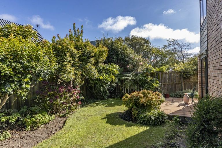 Photo of property in 2/4 Gatonby Place, Avonhead, Christchurch, 8042