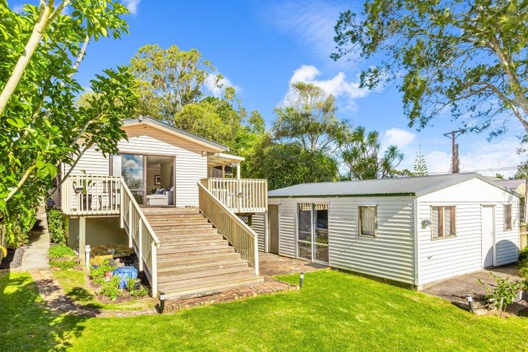 Photo of property in 17 Outlook Road, Greenhithe, Auckland, 0632