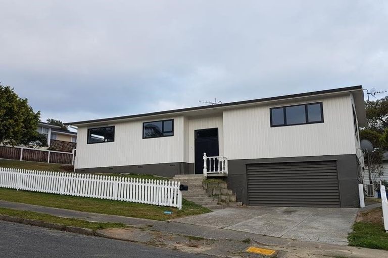 Photo of property in 2 Quinn Grove, Ranui, Porirua, 5024
