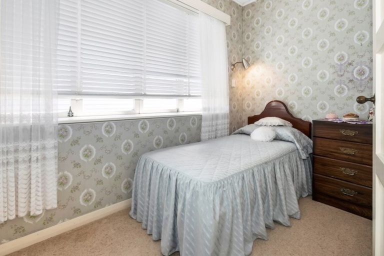 Photo of property in 75 Walmer Road, Point Chevalier, Auckland, 1022