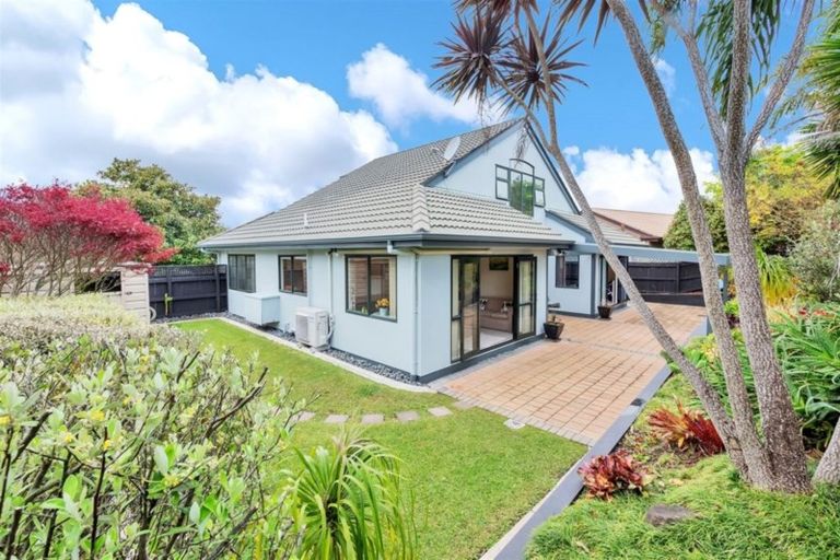 Photo of property in 16 Graven Court, Henderson, Auckland, 0612
