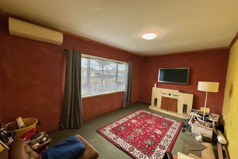 Photo of property in 2 Hobson Place, Takaro, Palmerston North, 4412