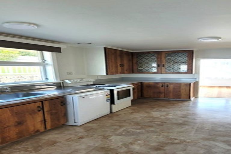 Photo of property in 8 Kitchener Terrace, Moturoa, New Plymouth, 4310