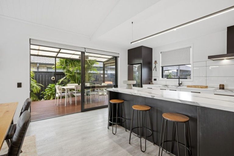 Photo of property in 28 Harding Drive, Papamoa Beach, Papamoa, 3118