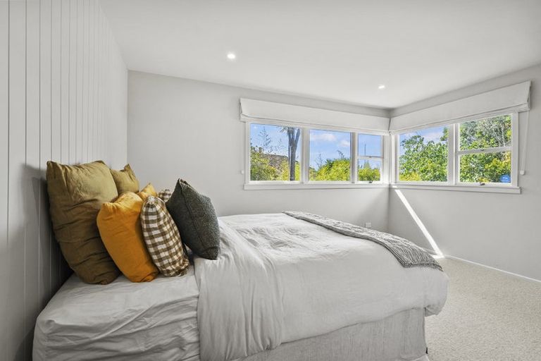 Photo of property in 16 Eversleigh Road, Belmont, Auckland, 0622