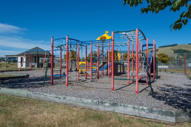 Photo of property in 2 Lancewood Way, Kinloch, Taupo, 3377