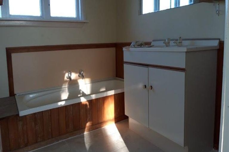 Photo of property in 27 Avonhead Road, Avonhead, Christchurch, 8042