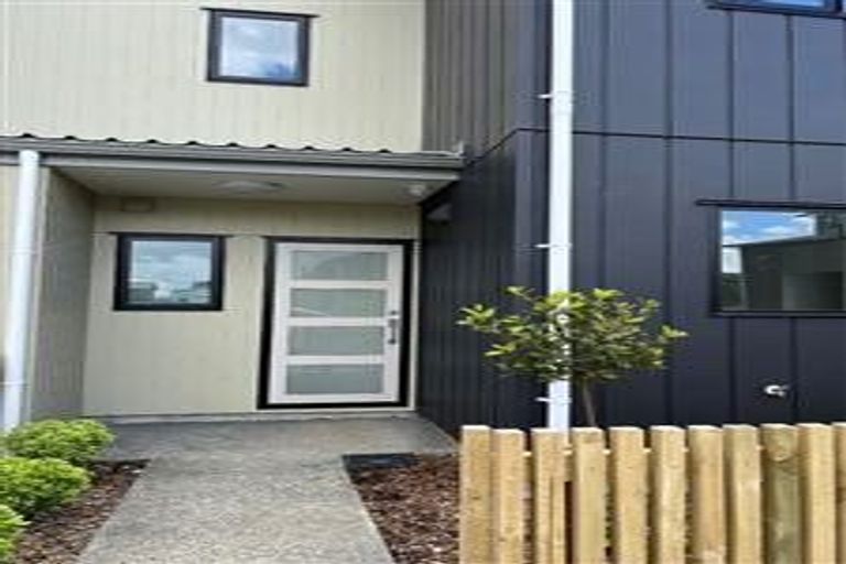 Photo of property in 35 Eileen Newey Place, Henderson, Auckland, 0612
