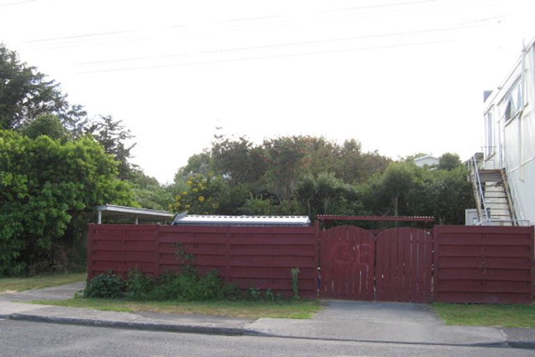 Photo of property in 1/20 Seaview Road, Castor Bay, Auckland, 0620