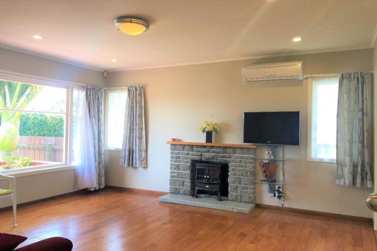 Photo of property in 55 Waipani Road, Te Atatu Peninsula, Auckland, 0610