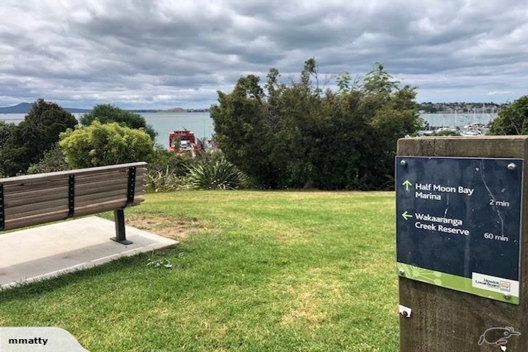 Photo of property in 6a Ursula Place, Half Moon Bay, Auckland, 2012