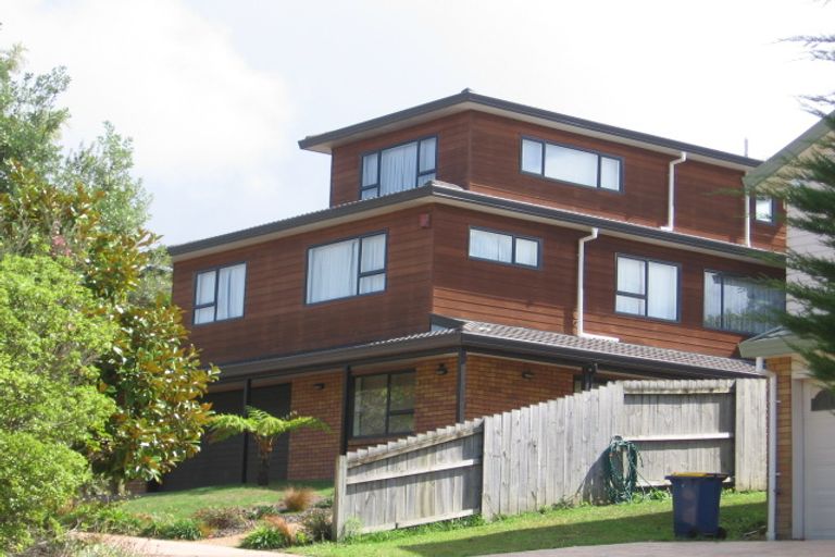 Photo of property in 9 Te Hoe Grove, Pinehill, Auckland, 0632