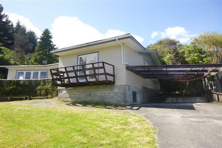 Photo of property in 32 Mimihau Grove, Wainuiomata, Lower Hutt, 5014