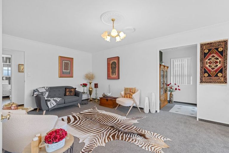 Photo of property in 2 Surrey Lane, Levin, 5510