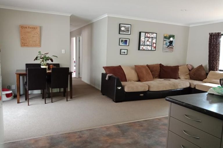 Photo of property in 8 Aratika Grove, Stokes Valley, Lower Hutt, 5019