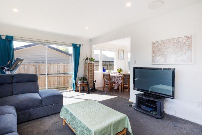 Photo of property in 24 Leeds Street, Milson, Palmerston North, 4414