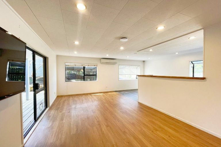 Photo of property in 1/294 West Coast Road, Glen Eden, Auckland, 0602