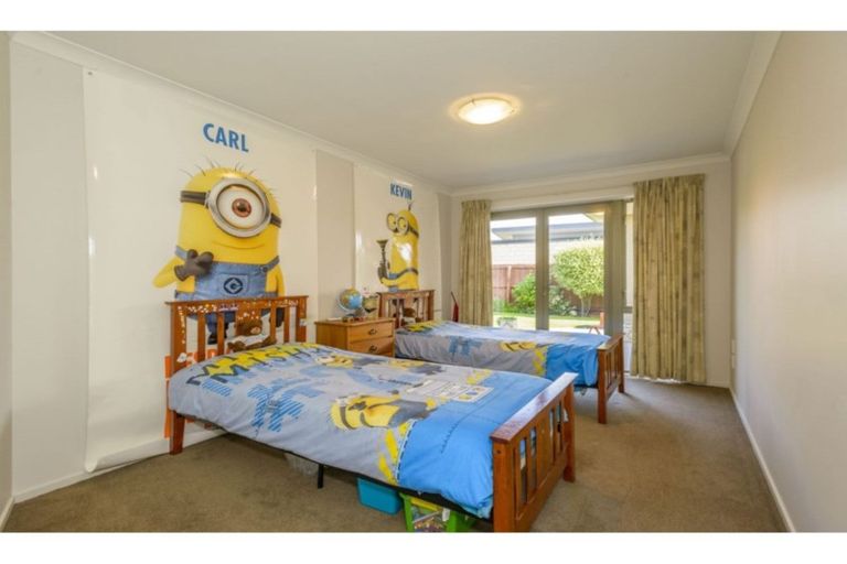 Photo of property in 33 Bottle Lake Drive, Parklands, Christchurch, 8083