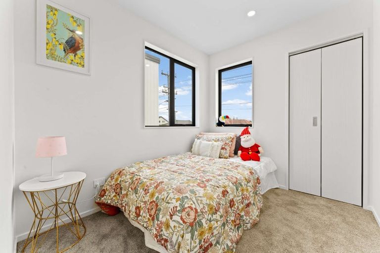 Photo of property in 2/113 Flanshaw Road, Te Atatu South, Auckland, 0610