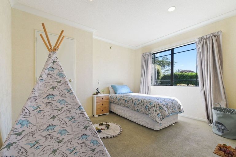 Photo of property in 28 Halcione Close, Flagstaff, Hamilton, 3210