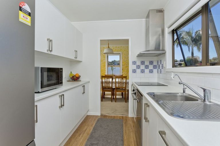 Photo of property in 39a Brian Crescent, Stanmore Bay, Whangaparaoa, 0932