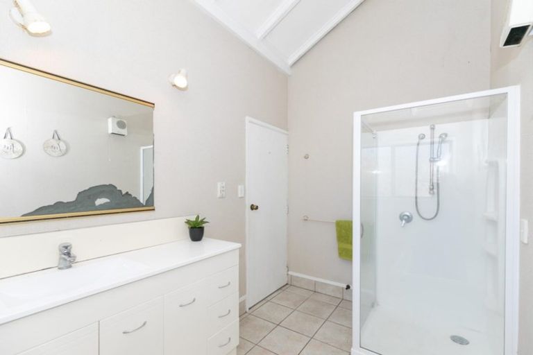 Photo of property in 8 Opoia Road, Hamilton East, Hamilton, 3216