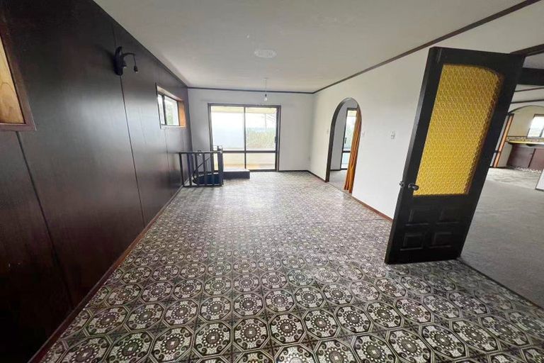 Photo of property in 56 Balmain Road, Chatswood, Auckland, 0626