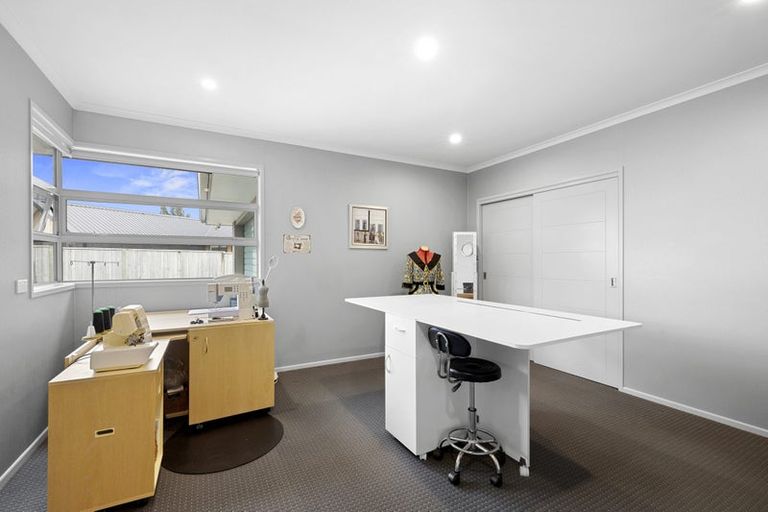 Photo of property in 12 Megaw Close, Whalers Gate, New Plymouth, 4310