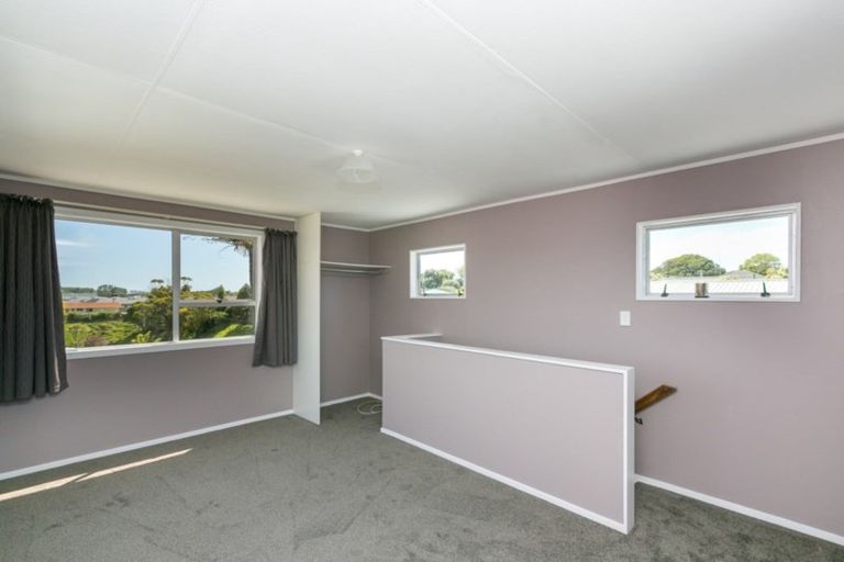 Photo of property in 16 Saint Ives Grove, Whalers Gate, New Plymouth, 4310