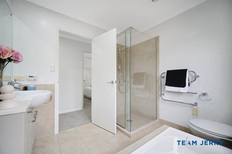 Photo of property in 27 Bridgefield Crescent, Flat Bush, Auckland, 2016