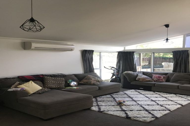 Photo of property in 28 Spinella Drive, Bayview, Auckland, 0629