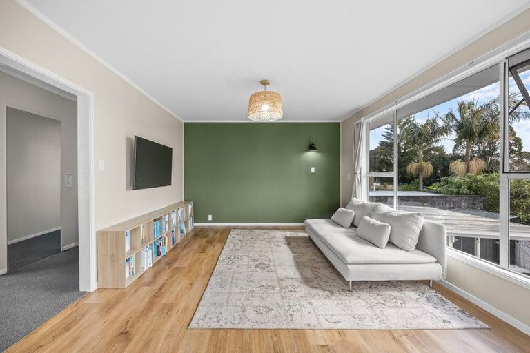 Photo of property in 22 Royal Road, Massey, Auckland, 0614