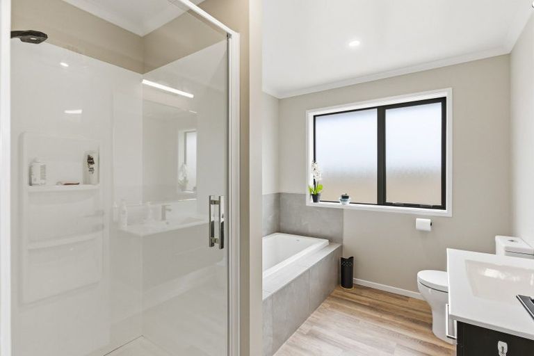 Photo of property in 4 Hawera Avenue, Levin, 5510