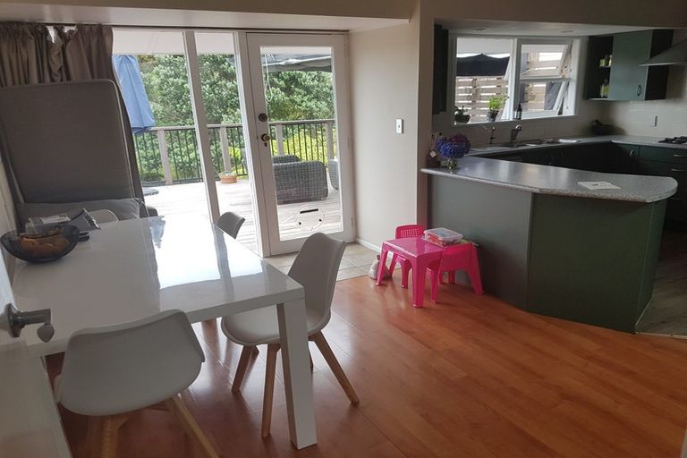 Photo of property in 8 Peter Terrace, Castor Bay, Auckland, 0620