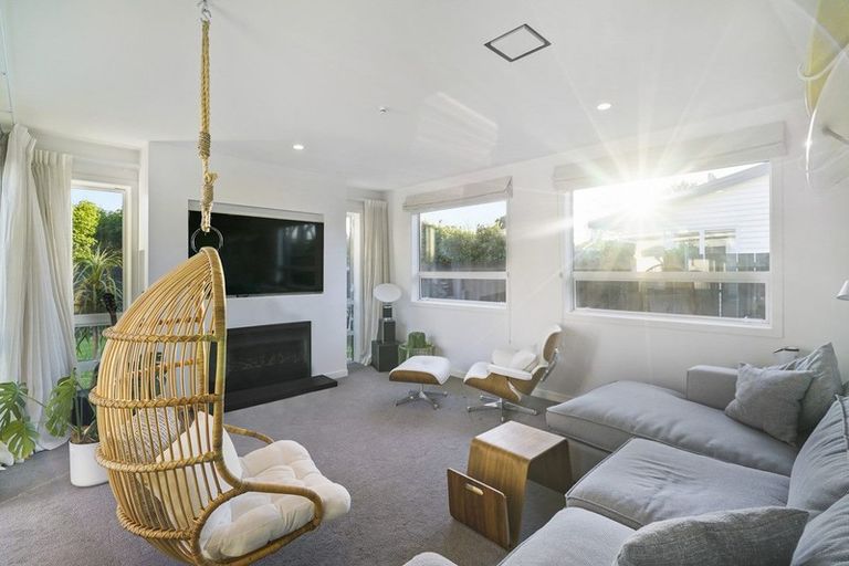 Photo of property in 24 Motuora Road, Manly, Whangaparaoa, 0930