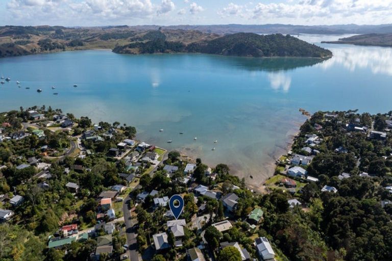 Photo of property in 61 Lorenzen Bay Road, Raglan, 3225