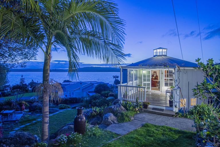 Photo of property in 2 Kaiwaka Road, Onerahi, Whangarei, 0110