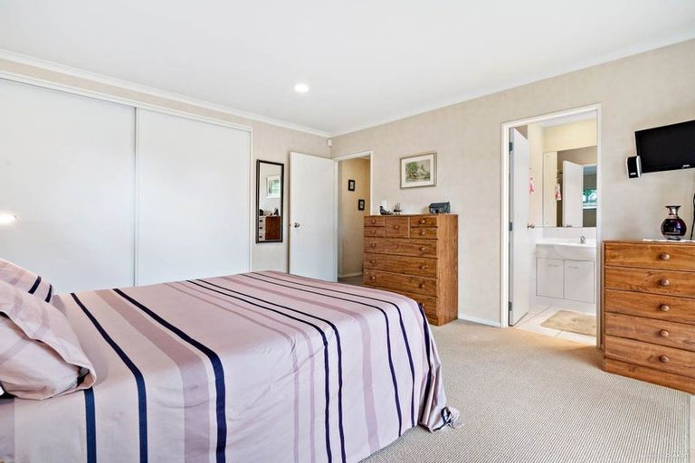 Photo of property in 40 Blackwood Drive, Wattle Downs, Auckland, 2103