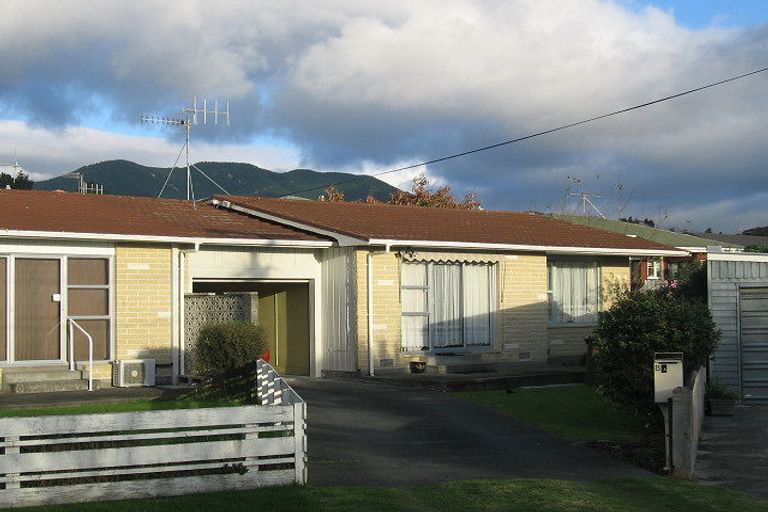 Photo of property in 8a Te Uruhi Grove, Paraparaumu, 5032