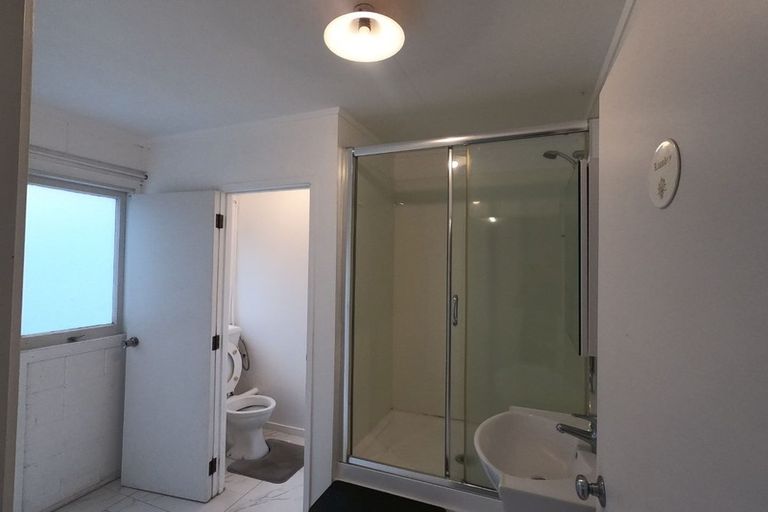 Photo of property in 15 Gretel Place, Hillcrest, Auckland, 0627