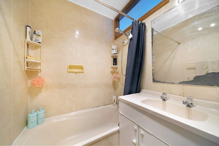 Photo of property in 2/191 Don Buck Road, Massey, Auckland, 0614