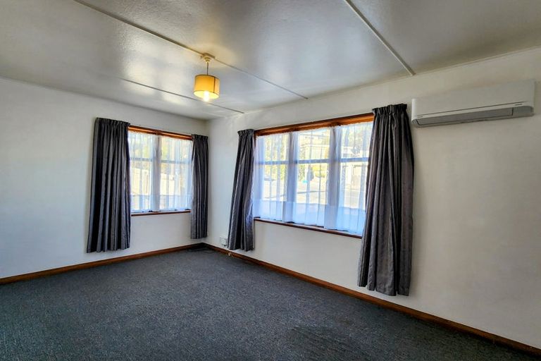 Photo of property in 85 Northland Road, Northland, Wellington, 6012