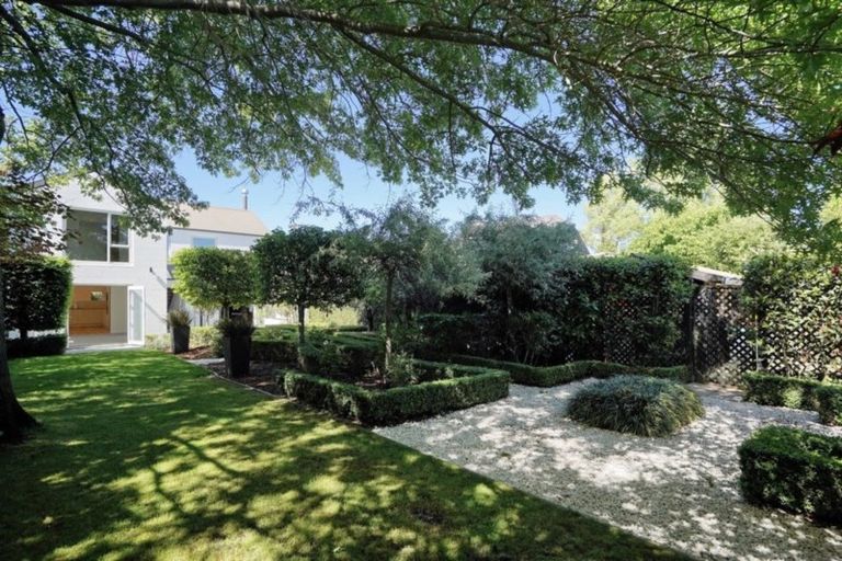 Photo of property in 21 Plynlimon Road, Fendalton, Christchurch, 8052