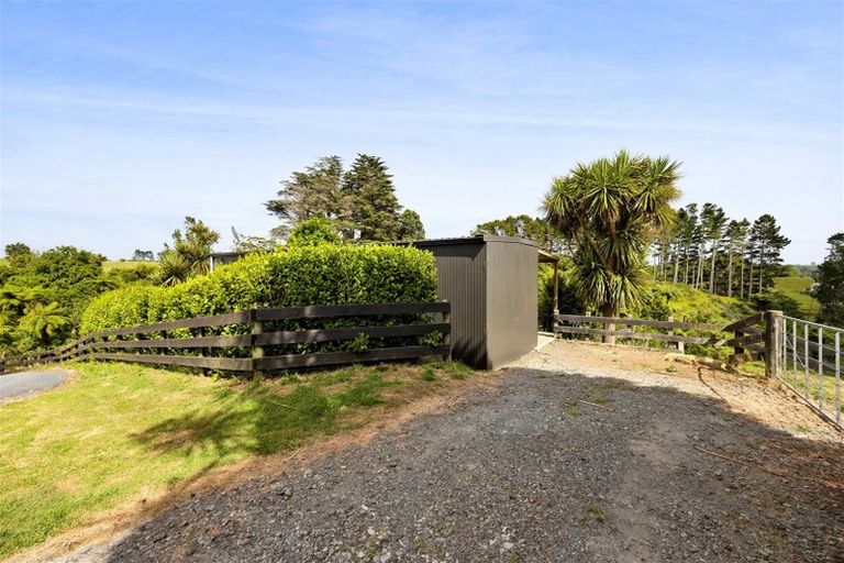 Photo of property in 206 Henwood Road, Paraite, New Plymouth, 4372